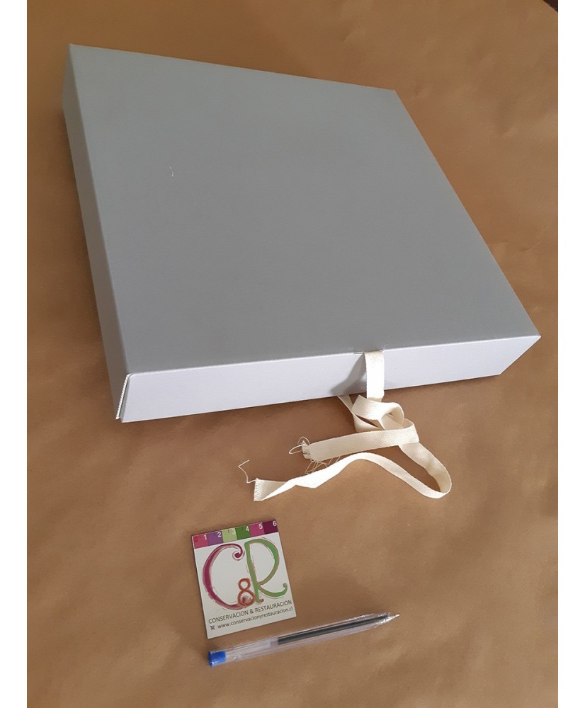 Caja para conservación de 4 anillas. Caja para conservación de 4 anillas.